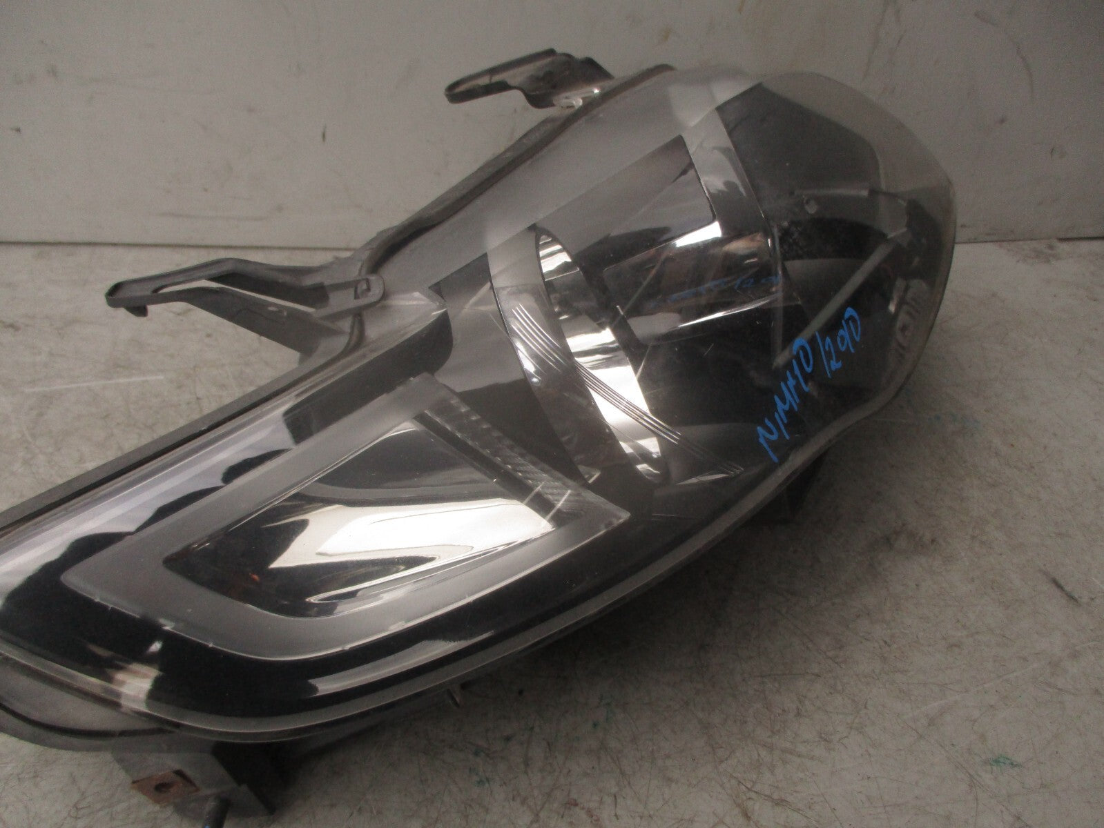 2010 FORD DORCHESTER COLEMAN MILNE OSR DRIVER SIDE FRONT HEADLIGHT 8R2913005