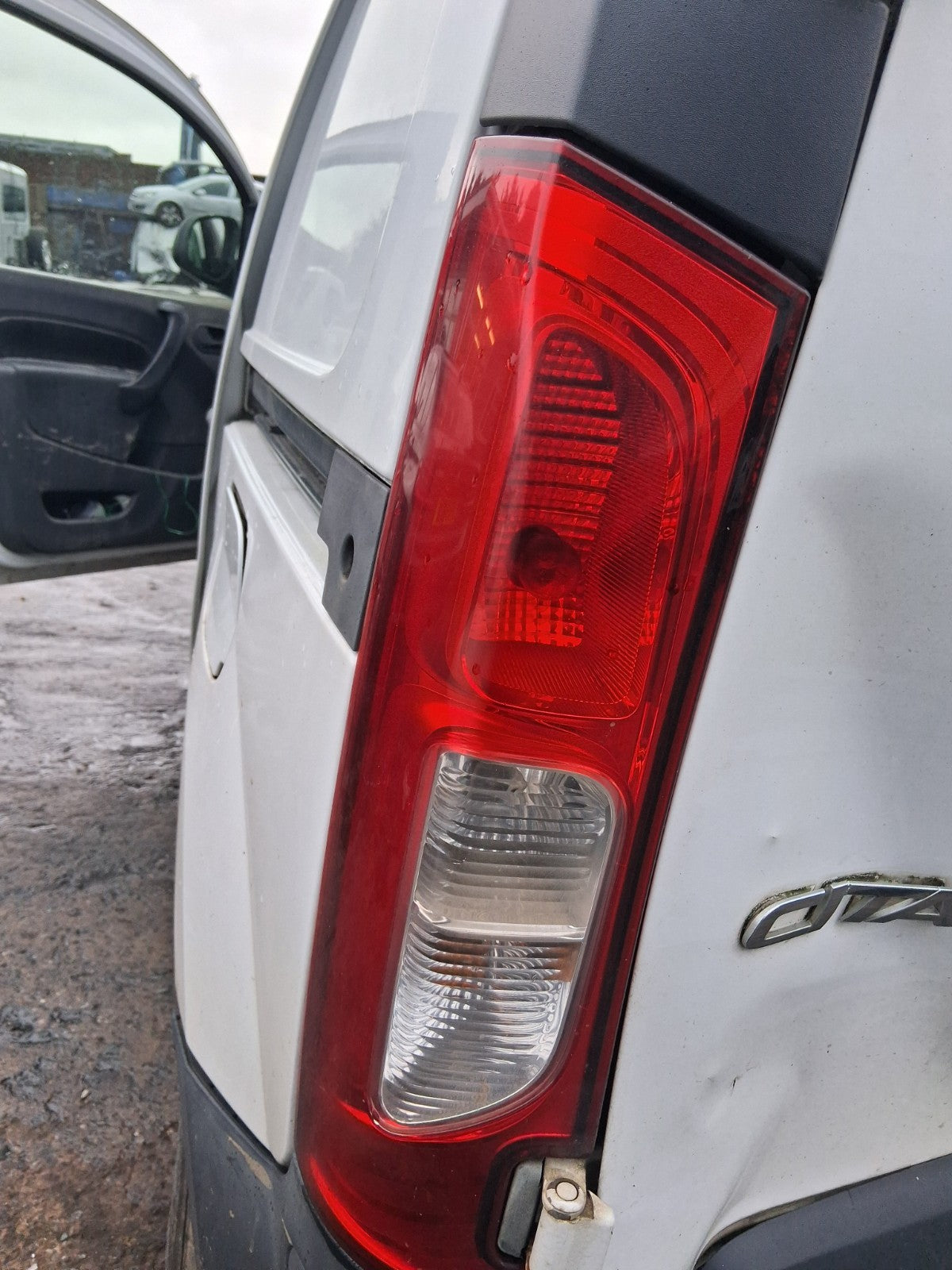 2016 MERCEDES CITAN W415 NSR PASSENGERR SIDE REAR LEFT TAIL LIGHT