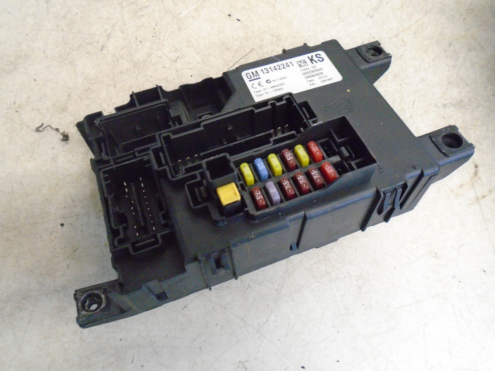 VAUXHALL CORSA D 2006 FUSE BOX RELAY BOX CONTROLLER MODULE 13142241