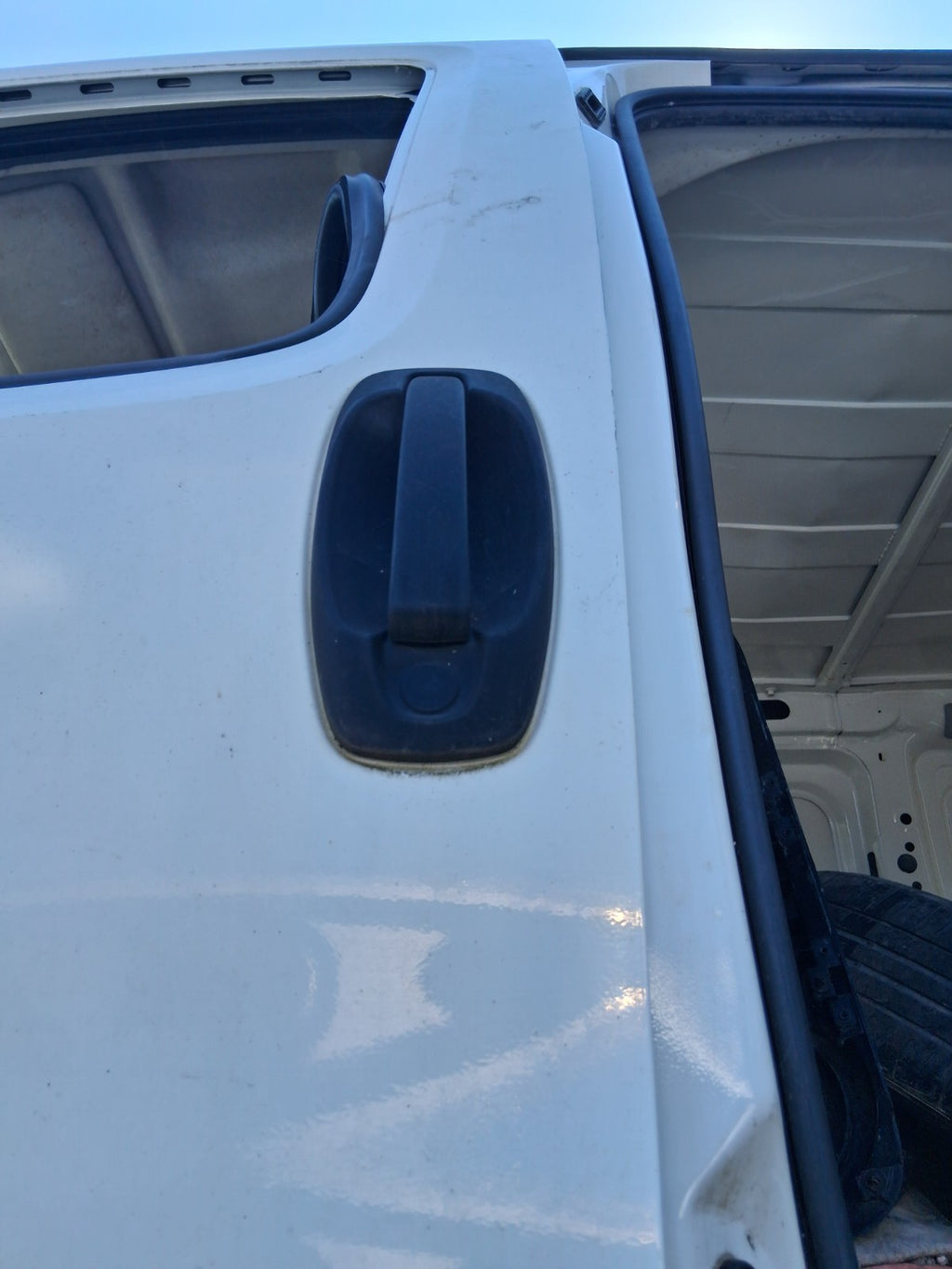 2015 PEUGEOT BIPPER NSF PASSENGER SIDE FRONT DOOR HANDLE