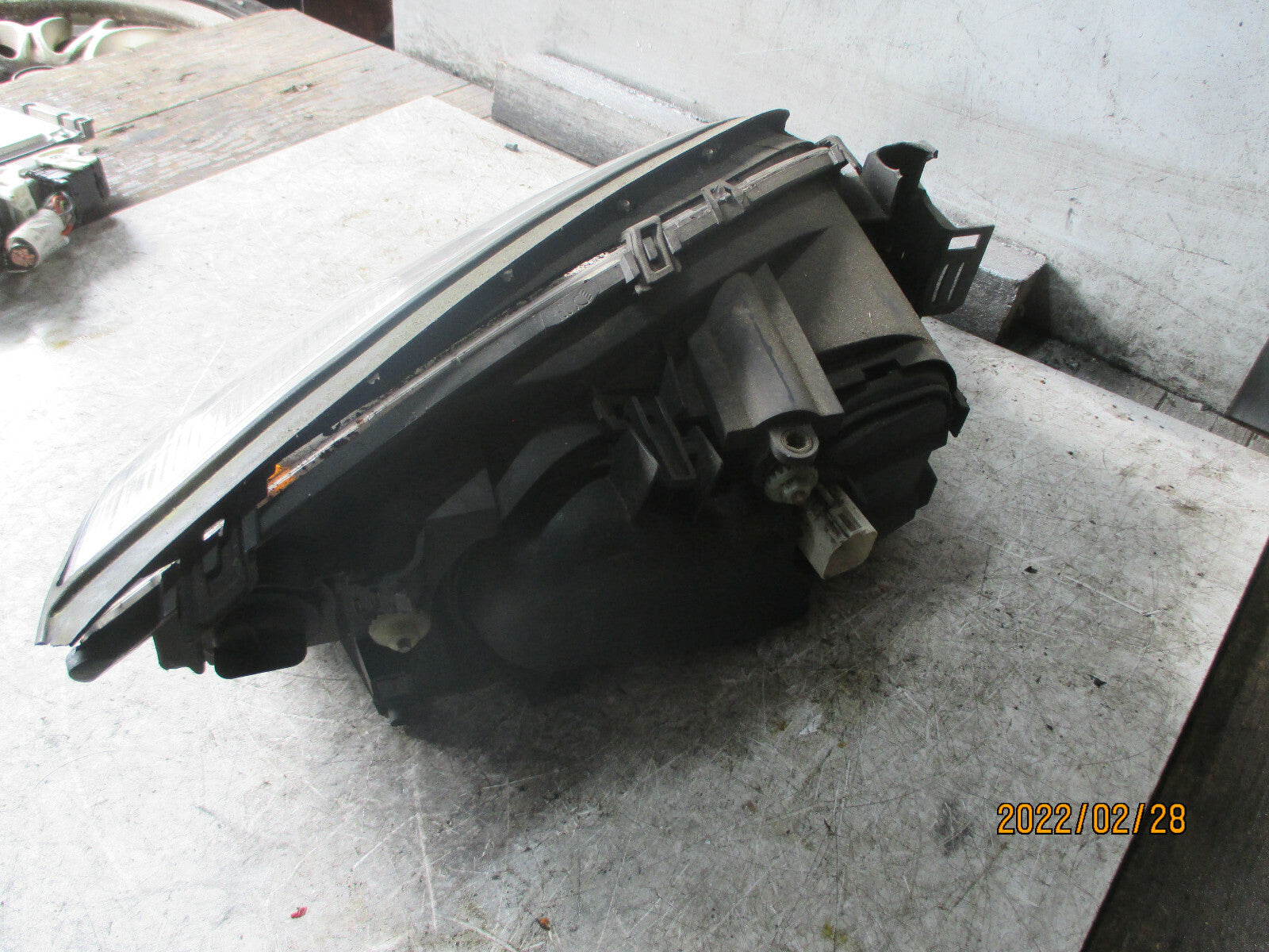 FORD MONDEO MK3 2003 NSF PASSENGER SIDE FRONT HEADLIGHT HEADLAMP 1S7113006TE