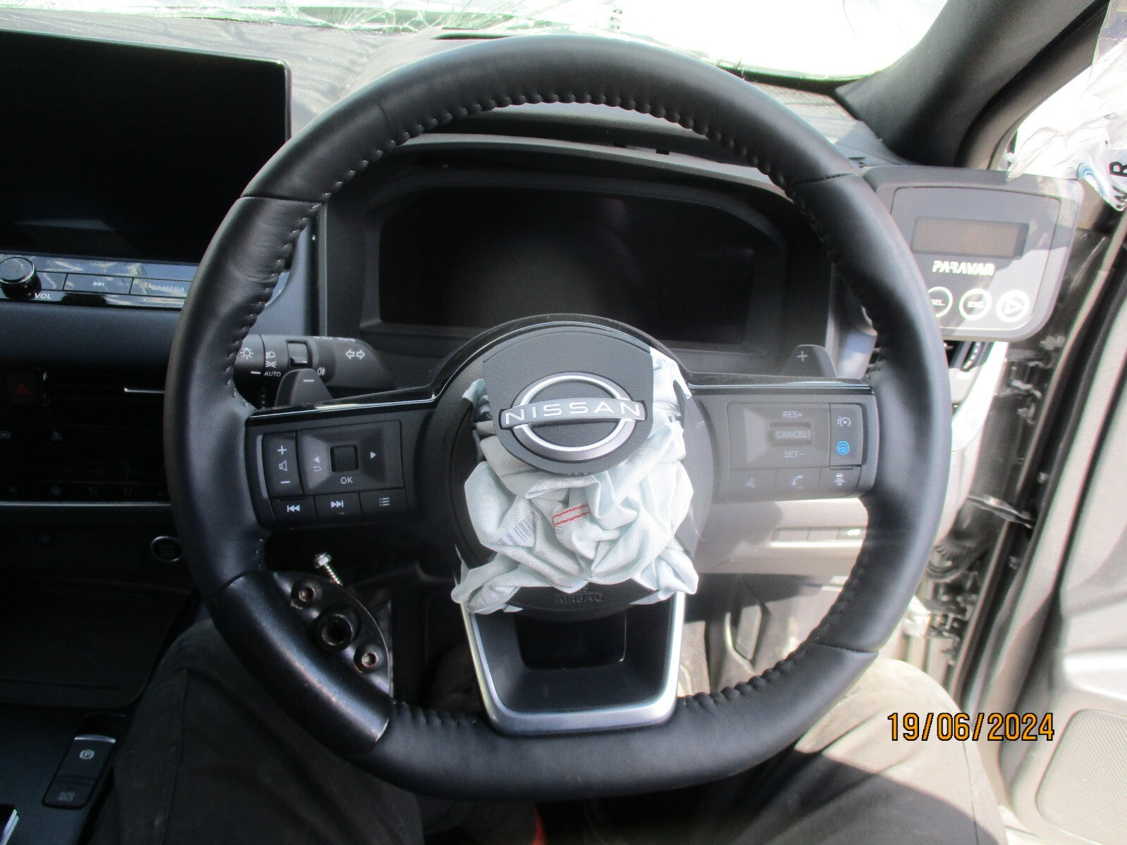 NISSAN QASHQAI J12 MK3 2023 MULTIFUNCTION LEATHER PADDLE SHIFT STEERING WHEEL
