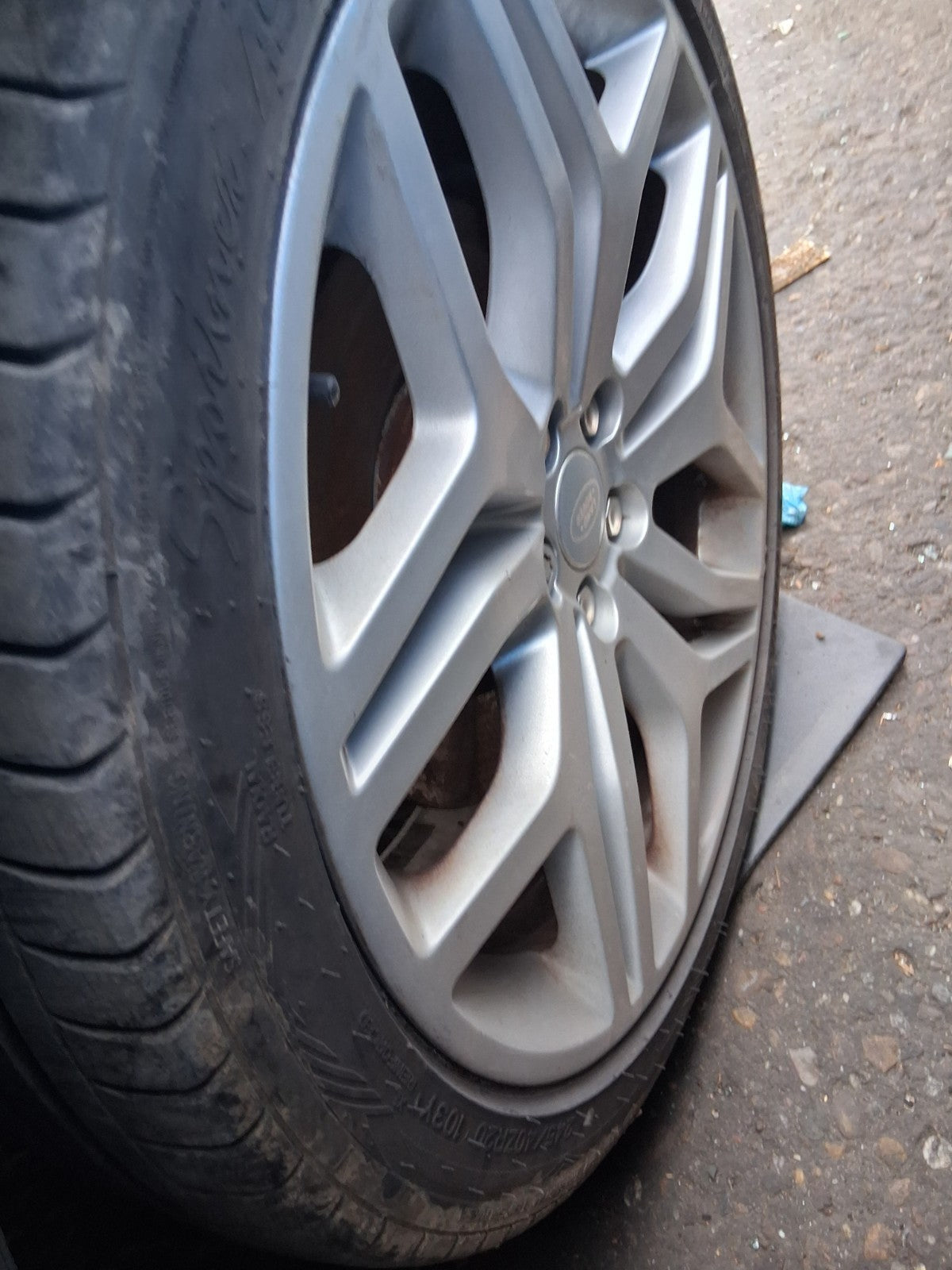 2016 RANGE ROVER EVOQUE L538 20 INCH ALLOY WHEEL WITH TYRE 245/45ZR20 REF 3