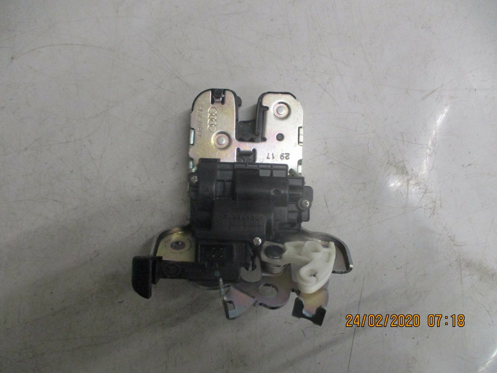 AUDI A1 MK1 8X 2017 REAR BOOT LID TAILGATE LOCK MECH MECHANISM 8R0827505A