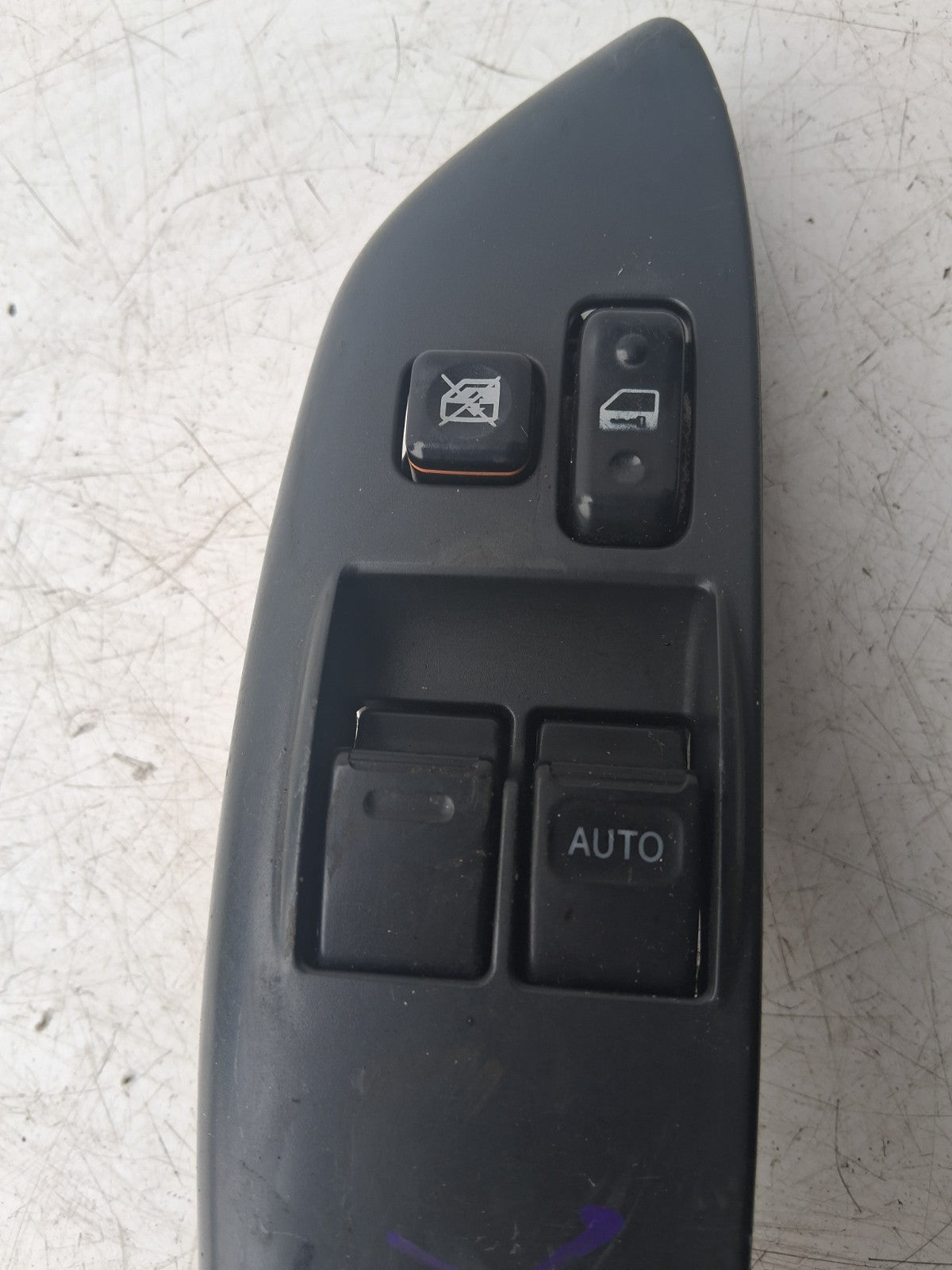 TOYOTA YARIS MK1 2004 OS DRIVER SIDE ELECTRIC WINDOW CONTROL SWITCH