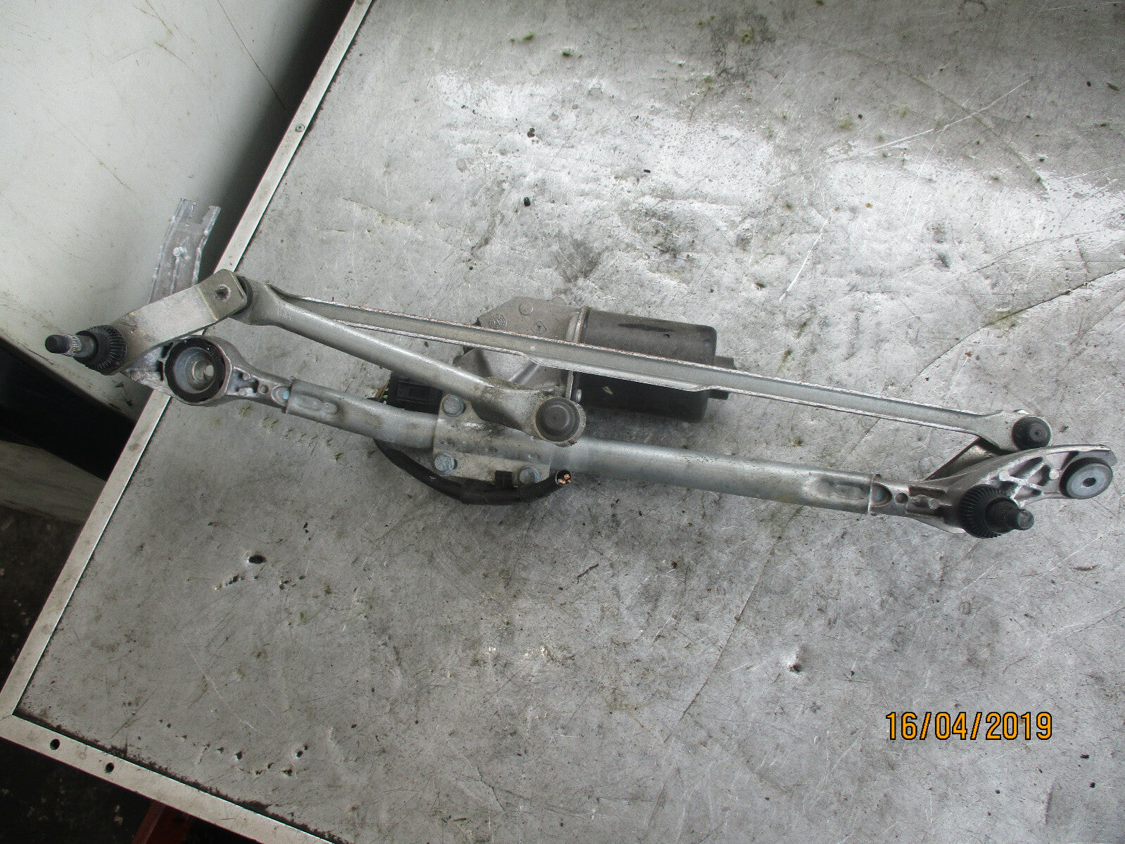 BMW 3 SERIES E90 2007 WINDSCREEN WIPER MOTOR & LINKAGES 697826401