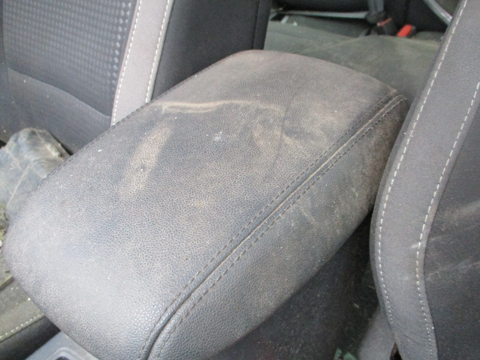FORD FOCUS MK4 2021 CENTRE MIDDLE MOUNTED LEATHER ARMREST ONLY