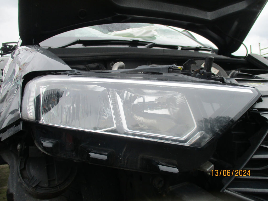 2020 VW VOLKSWAGEN T ROC OSF DRIVER SIDE FRONT HEADLIGHT 2GA941006C DAMAGED TABS
