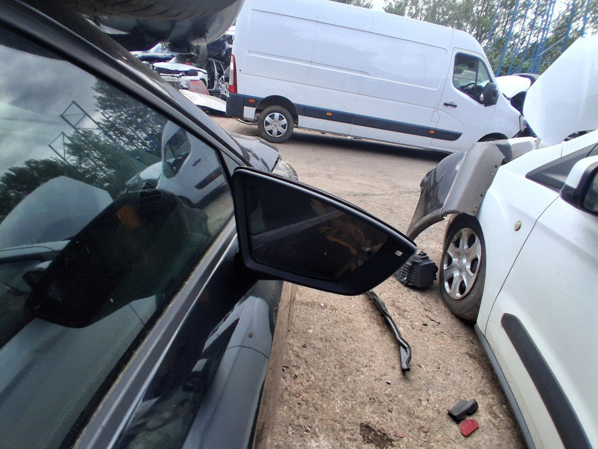 2015 SEAT LEON FR MK3 OSF DRIVER SIDE FRONT WING MIRROR MIDNIGHT BLACK LY9T