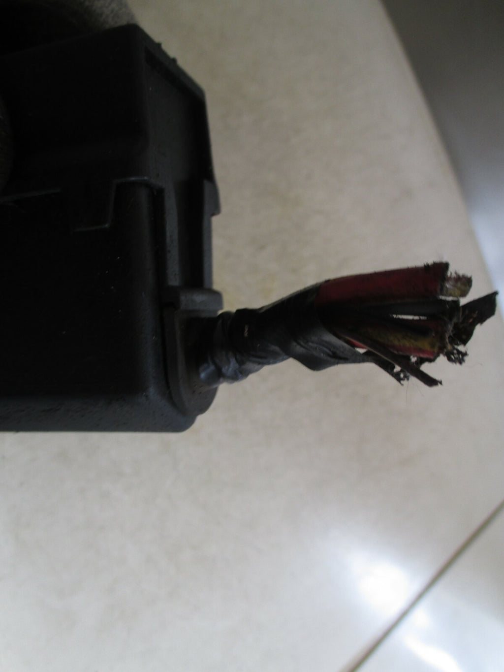 VAUXHALL CORSA E FUSE BOX 24437030