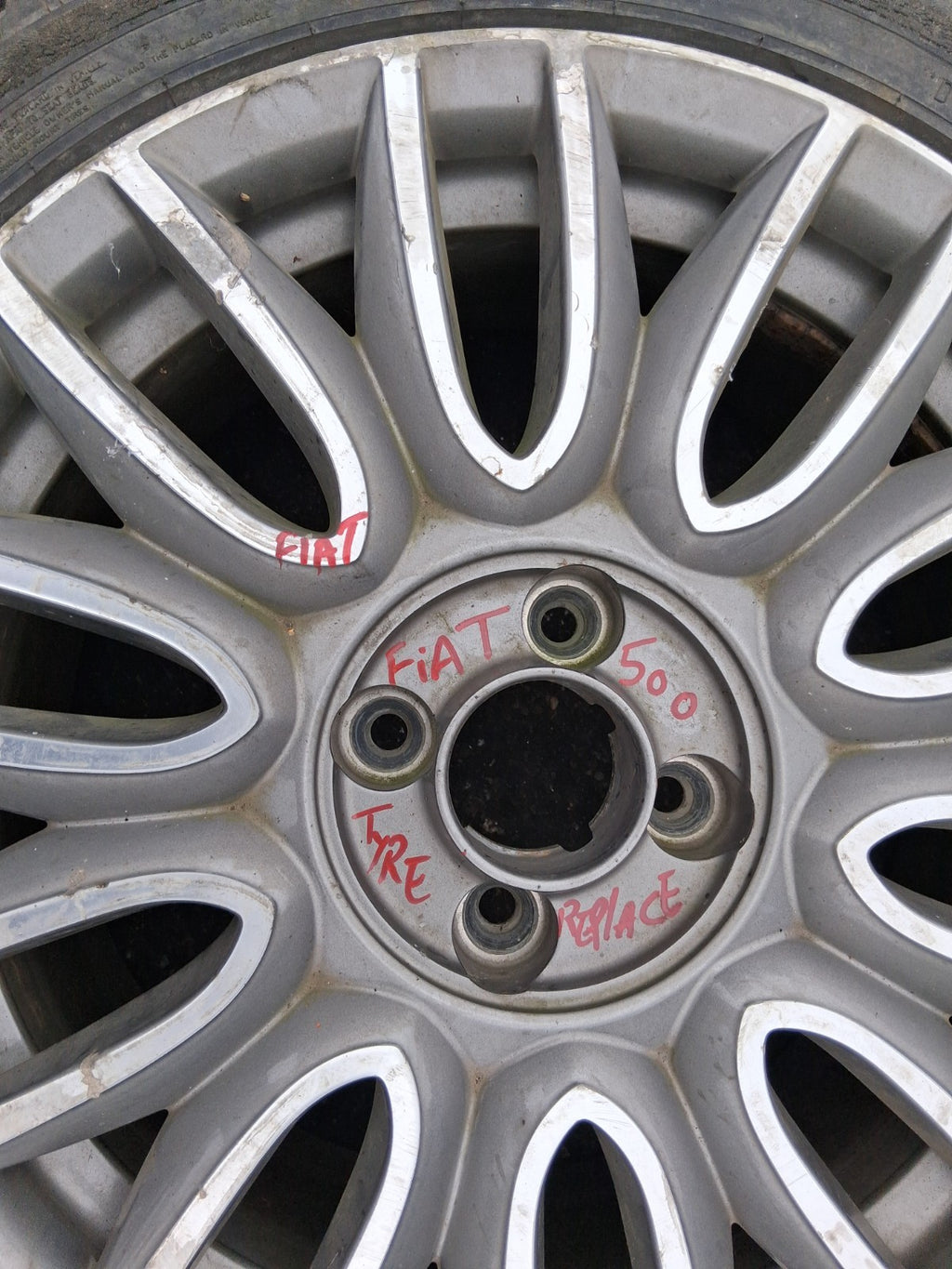 2025 FIAT 500 MHEV 15 INCH ALLOY WHEEL WITH TYRE 185/55R15