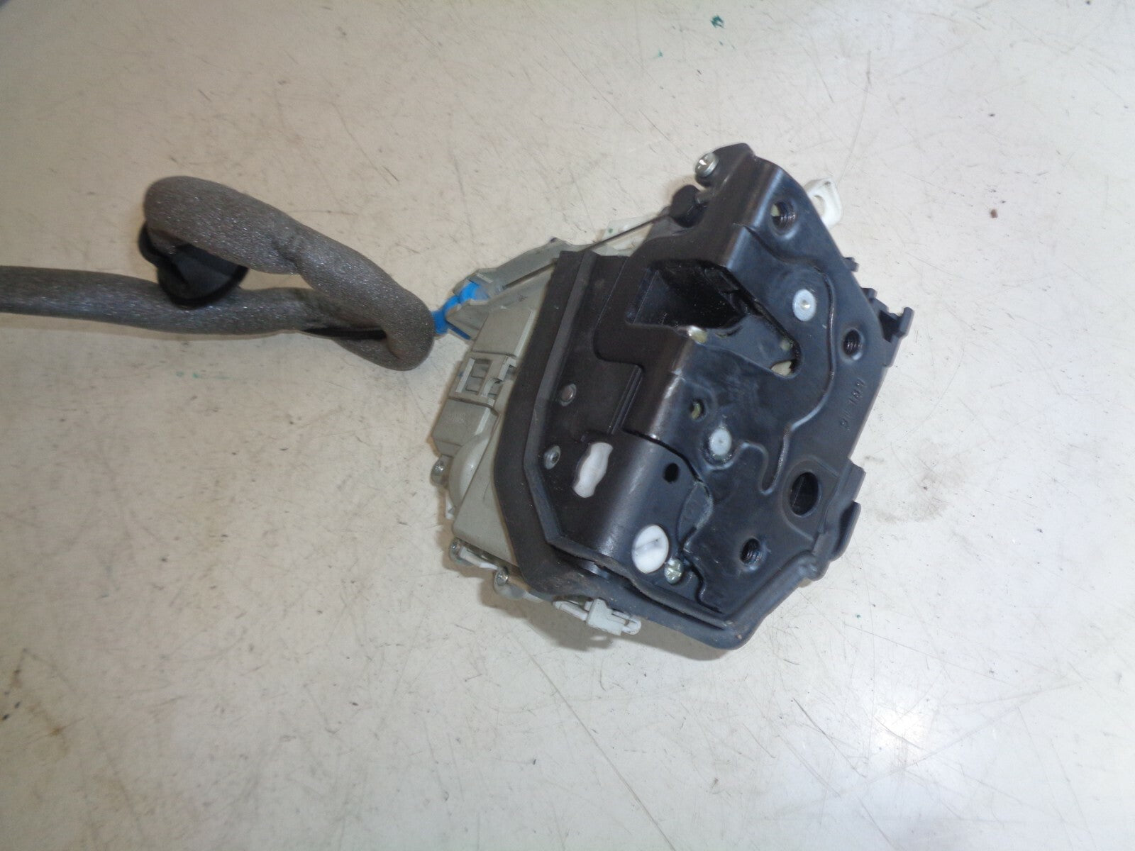 AUDI Q3 8U 2017 NSF PASSENGER SIDE FRONT DOOR LOCK MECHANISM 8J2837015E