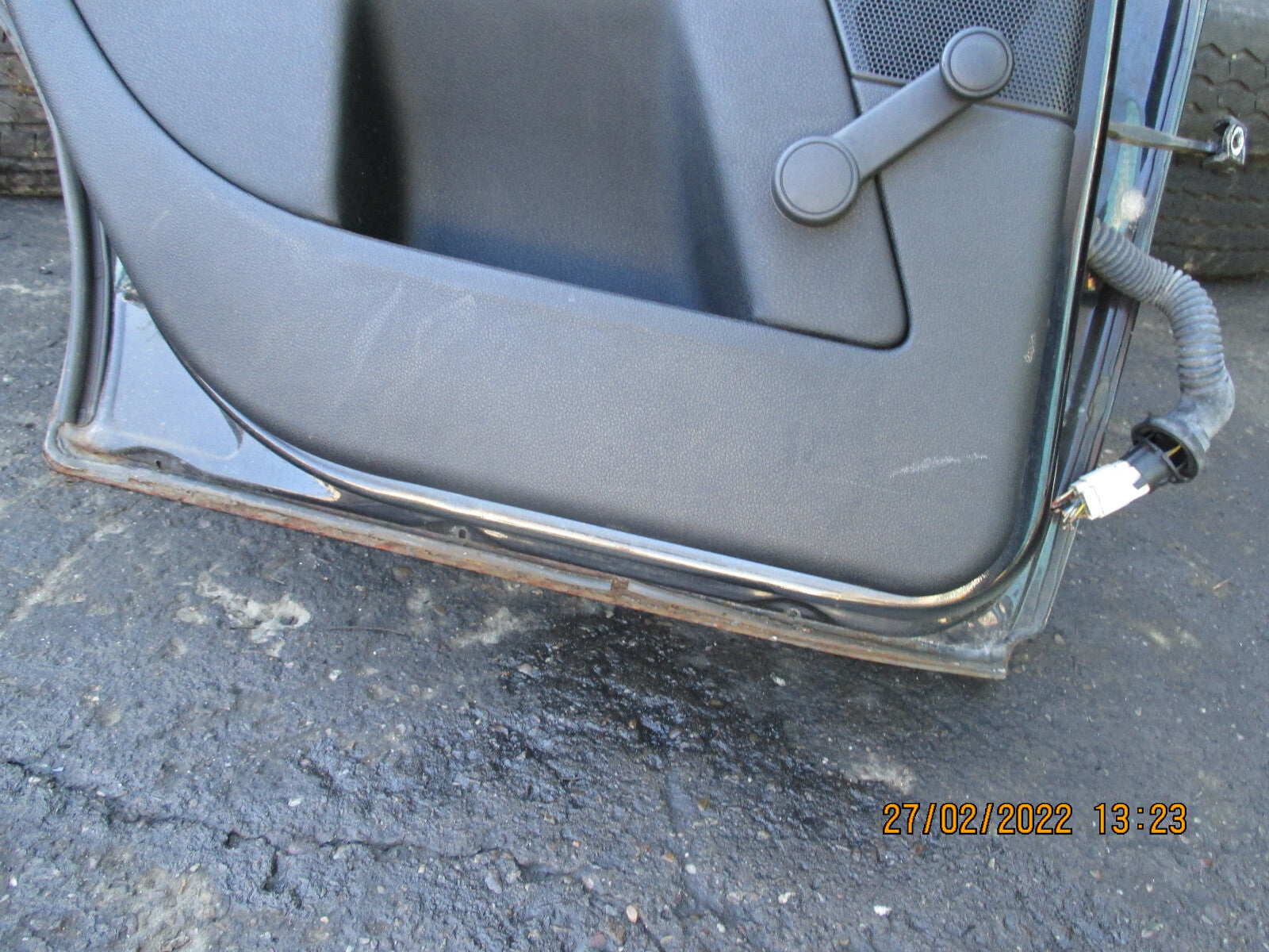 FORD MONDEO 2003 MK2 NSR REAR PASSENGER SIDE COMPLETE DOOR BLACK
