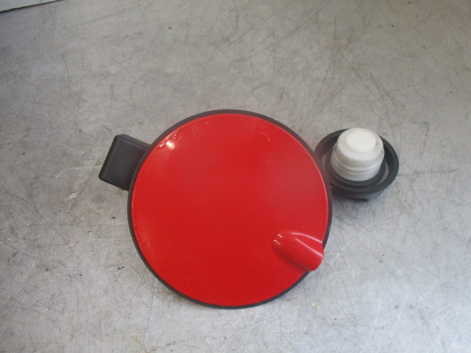 VAUXHALL CORSA D FUEL FILLER FLAP CAP IN RED 13183306 GENUINE (4587