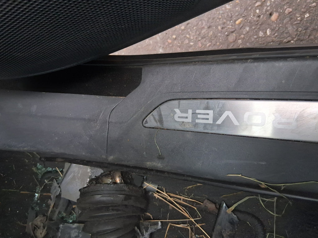 2024 RANGE ROVER VELAR P400e OSF DRIVER FRONT DOOR ENTRY SILL TRIM