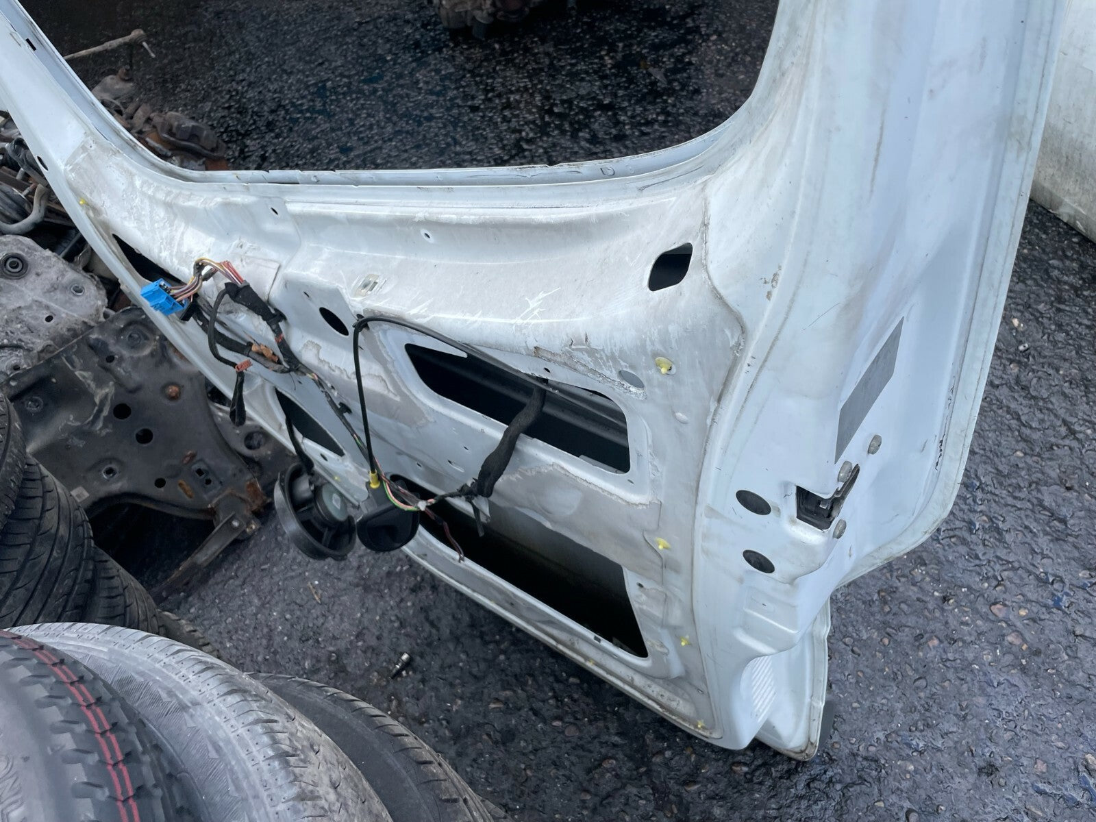 VAUXHALL VIVARO MK1 2007 OSF DRIVER SIDE FRONT DOOR BARE WHITE