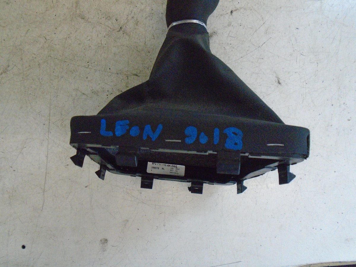 SEAT LEON 2018 MK3 6 SPEED GEAR KNOB 5F2711113AK
