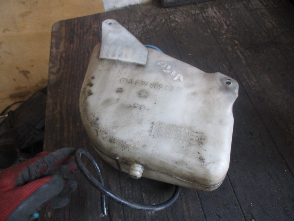 MERCEDES BENZ VITO W639 WINDSCREEN FLUID WASHER RESERVOIR A6398690320