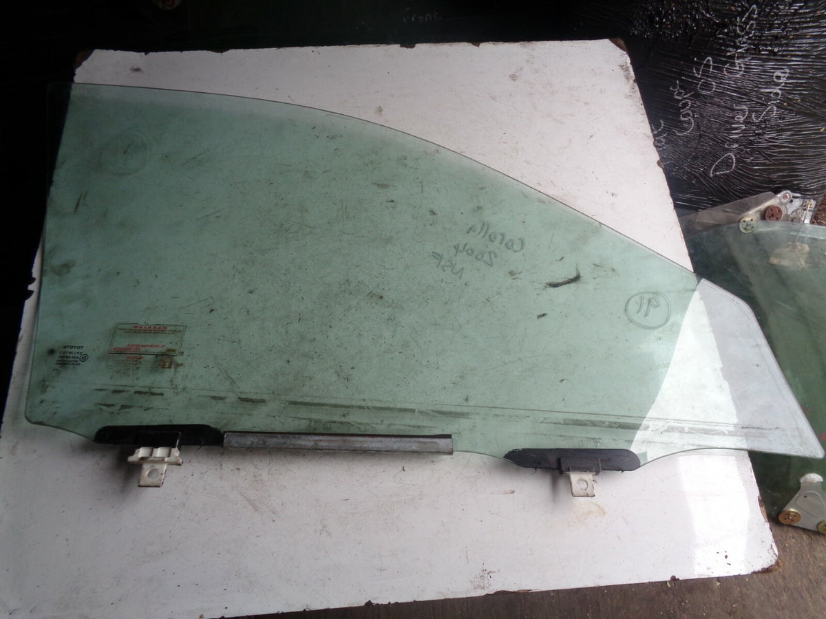 TOYOTA COROLLA 2004 NSF PASSENGER SIDE FRONT WINDOW GLASS E643R007951