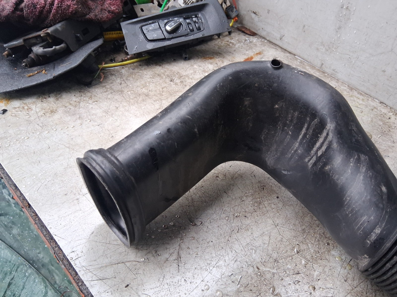 2009 MERCEDES BENZ C CLASS W204 AIR INTAKE DUCT HOSE PIPE A6510903437