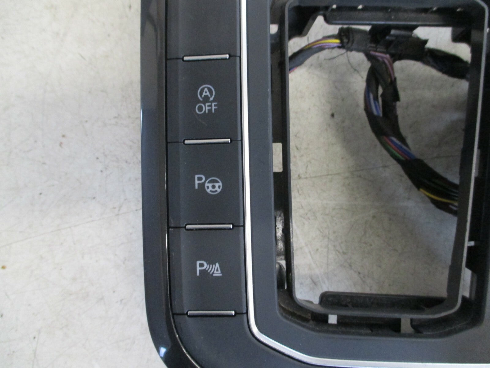 VOLKSWAGEN TIGUAN MK2 2019 CENTRE CONSOLE GEAR SELECTOR SURROUND 5NC713203