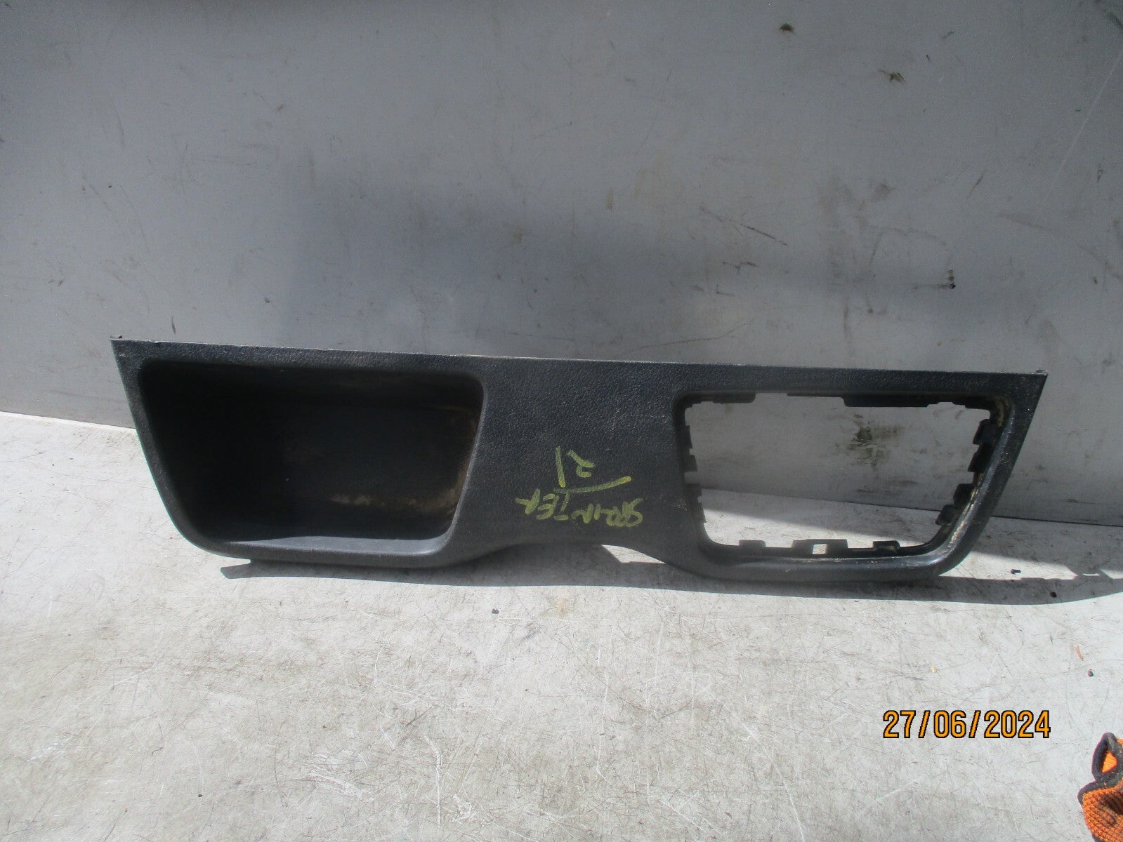 2021 MERCEDES SPRINTER W907 GEAR SHIFT SURROUND TRIM A9106833200