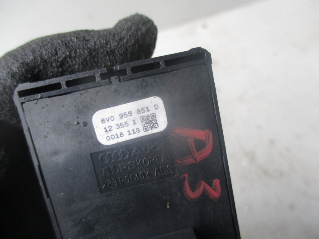AUDI A3 8V 2013 OS DRIVER SIDE DOOR WINDOW CONTROL SWITCH 8V0959851D