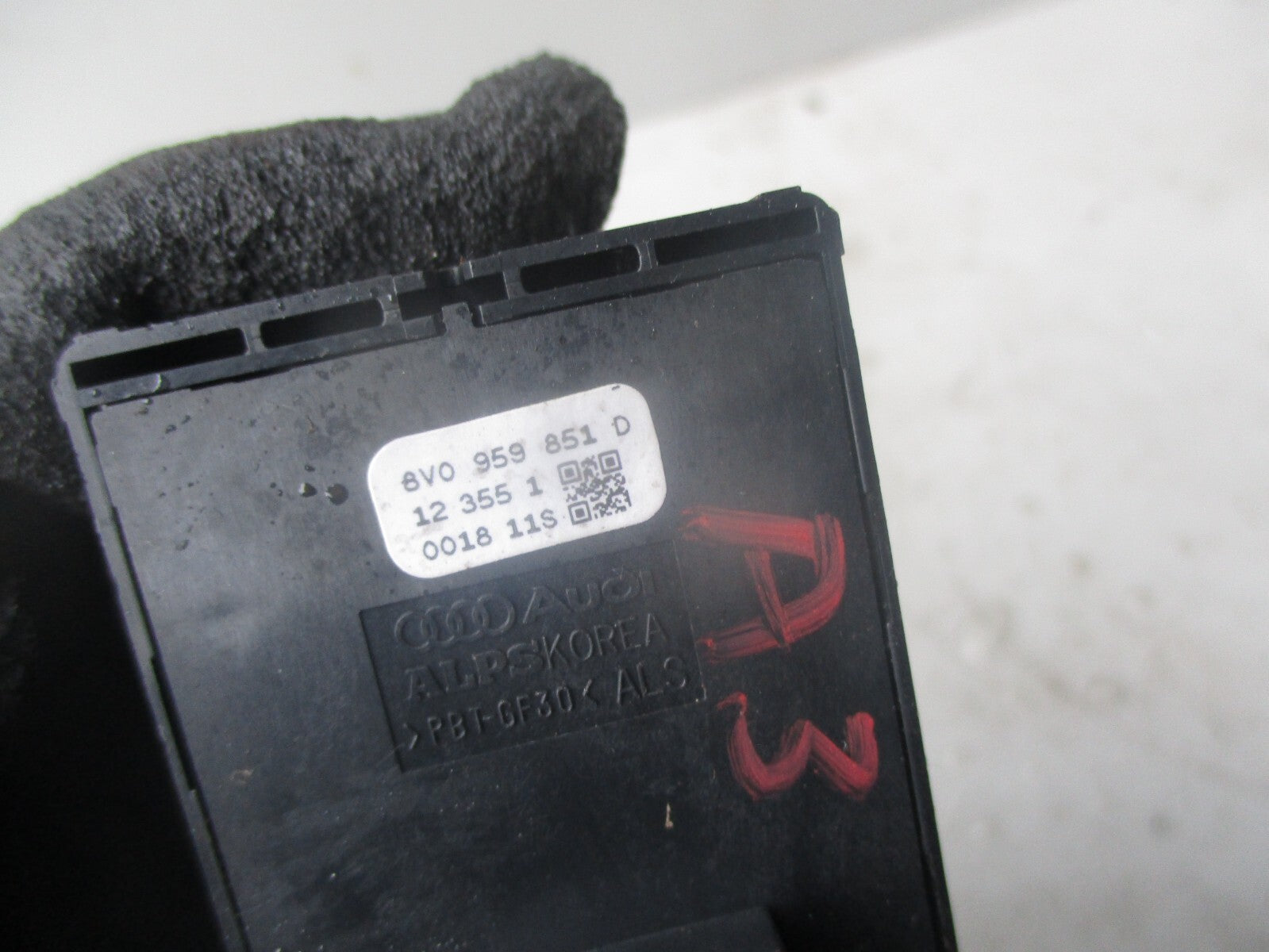 AUDI A3 8V 2013 OS DRIVER SIDE DOOR WINDOW CONTROL SWITCH 8V0959851D