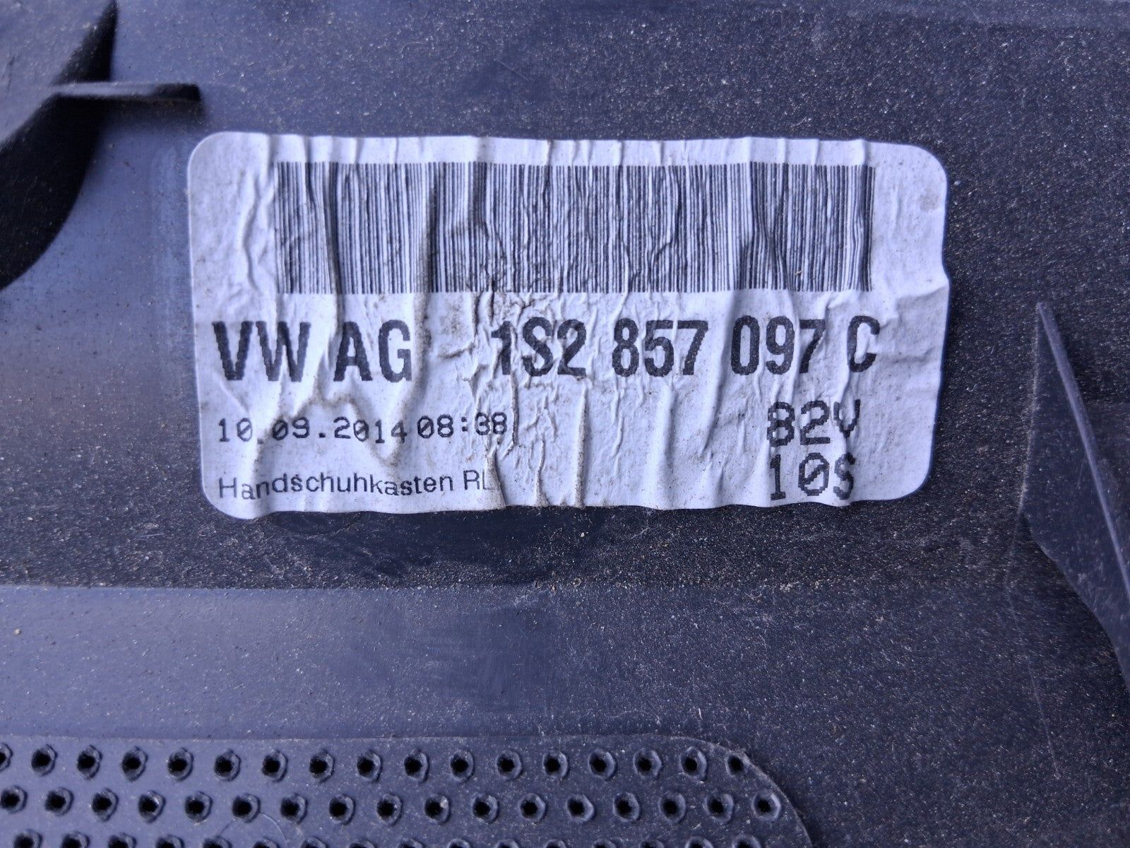 2014 VW VOLKSWAGEN UP DASHBOARD GLOVE BOX FRONT STORAGE COMPARTMENT 1S2857097C