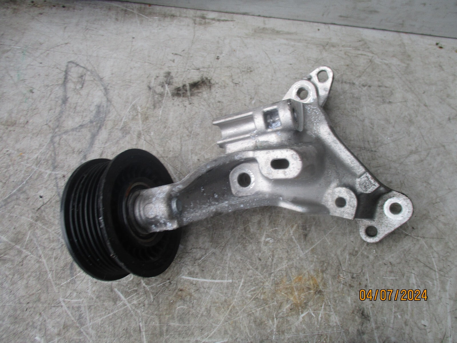 NISSAN QASHQAI J12 2023 1.3 PETROL T BELT TENSIONER PULLEY 117106794R