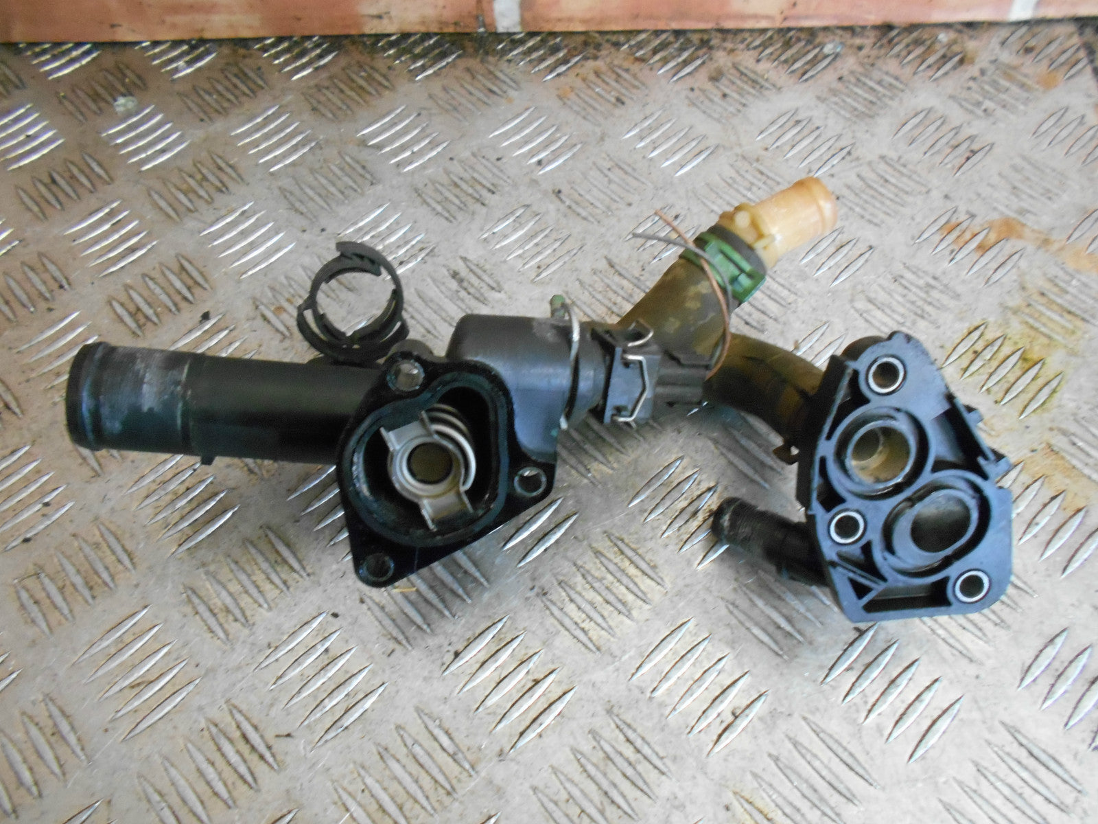 RENAULT SCENIC MK2 2004 1.5 DCI THREMOSTAT & HOSES PIPES