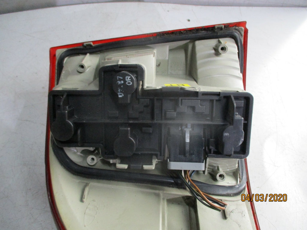 VAUXHALL ASTRA MK3 SALOON 1998 OSR DRIVER SIDE REAR BRAKE TAIL LIGHT UNIT 5006