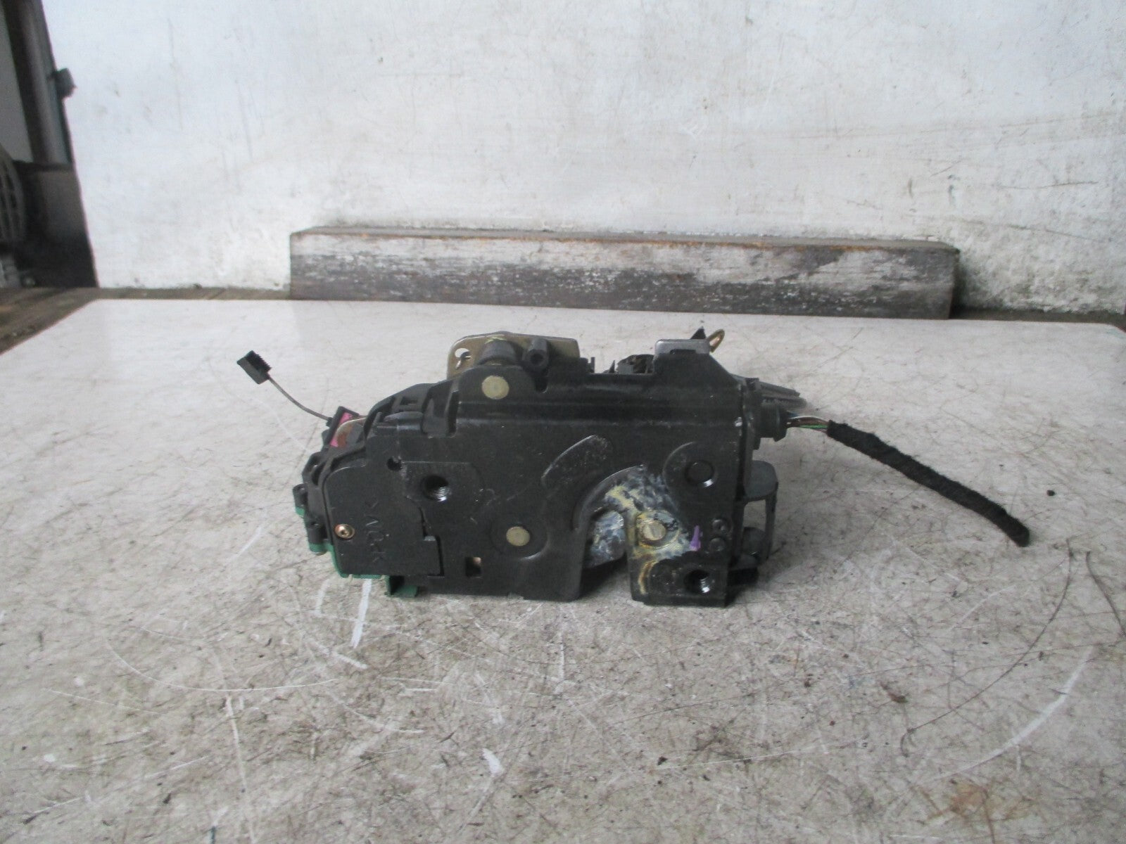VW VOLKSWAGEN GOLF OSR DRIVER SIDE REAR DOOR LOCK