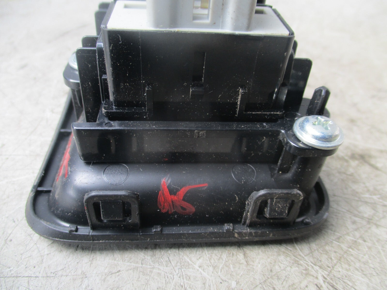 NISSAN JUKE F16 2016 HEATED SEAT CONTROL SWITCH BUTTON CENTER CONSOLE