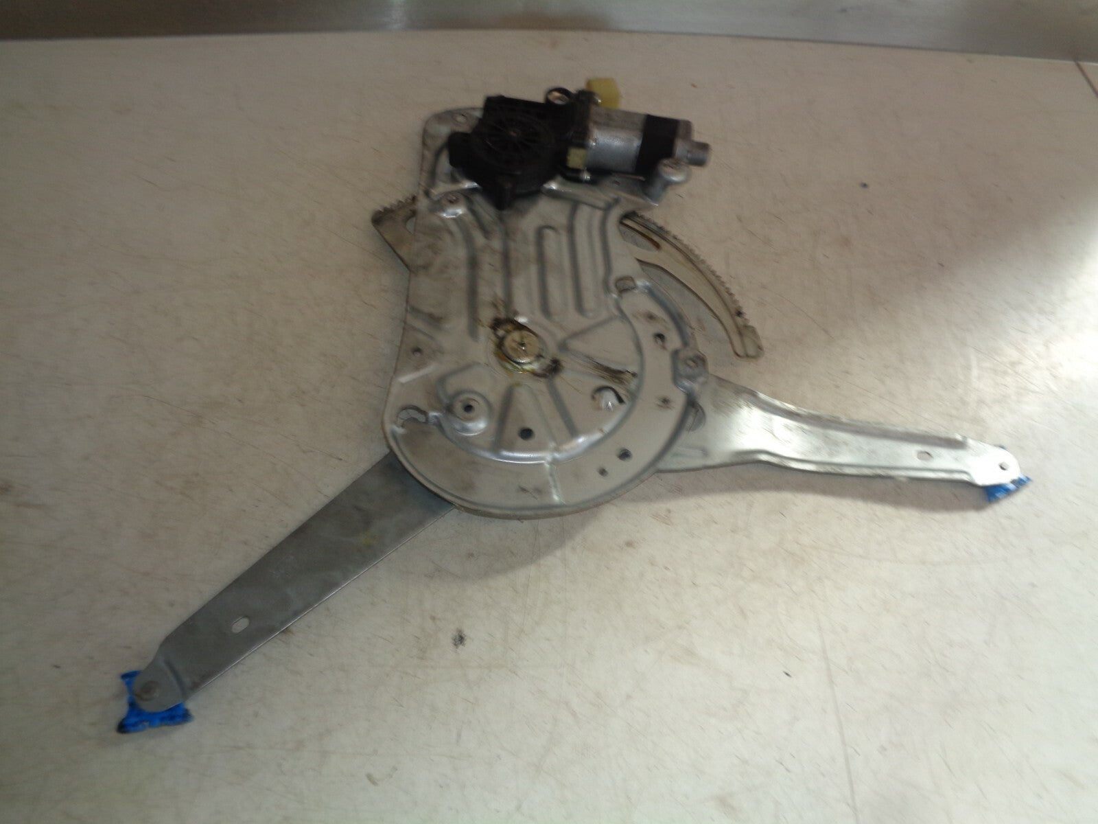 VOLVO XC90 D5 2014 FACELIFT NSF PASSENGER SIDE FRONT WINDOW REGULATOR & MOTOR