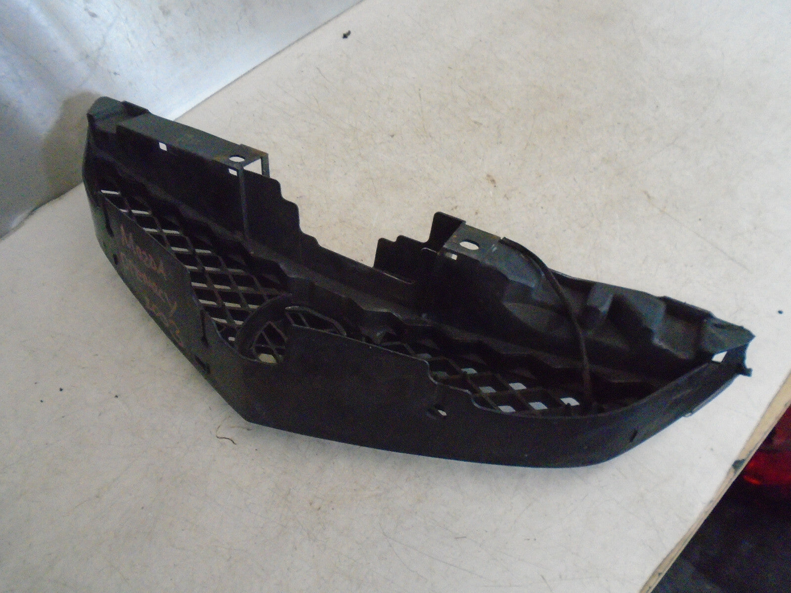 MAZDA PREMACY 2003 FRONT BUMPER BADGE GRILL C14550712