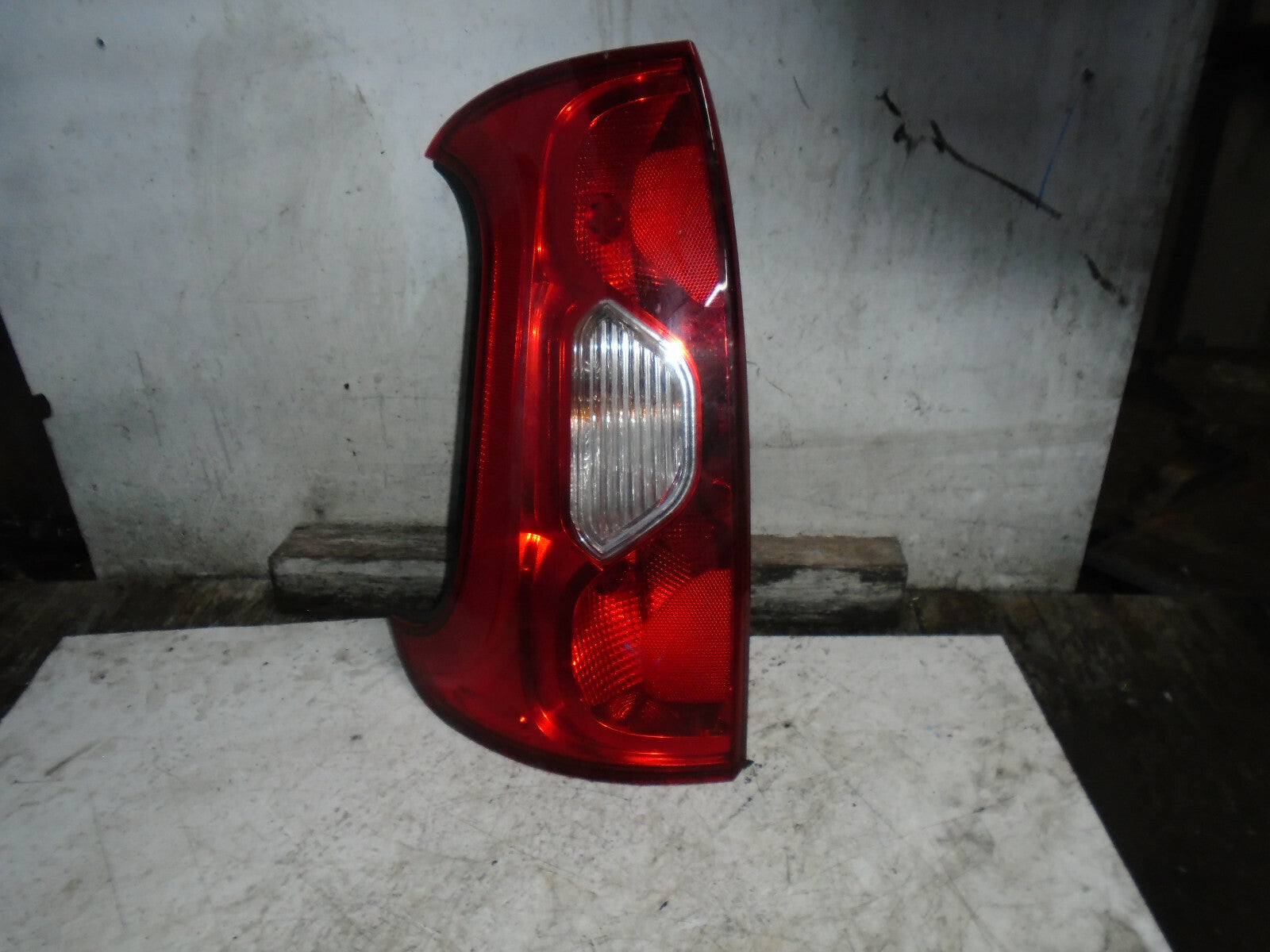 FIAT PANDA 2016 MK3 NSR PASSENGER SIDE REAR TAIL LIGHT 51843643