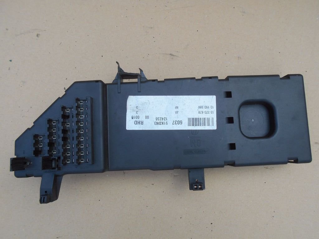 VAUXHALL VECTRA C 2004 1.8 16V FUSE RELAY BOX 13193590 NF