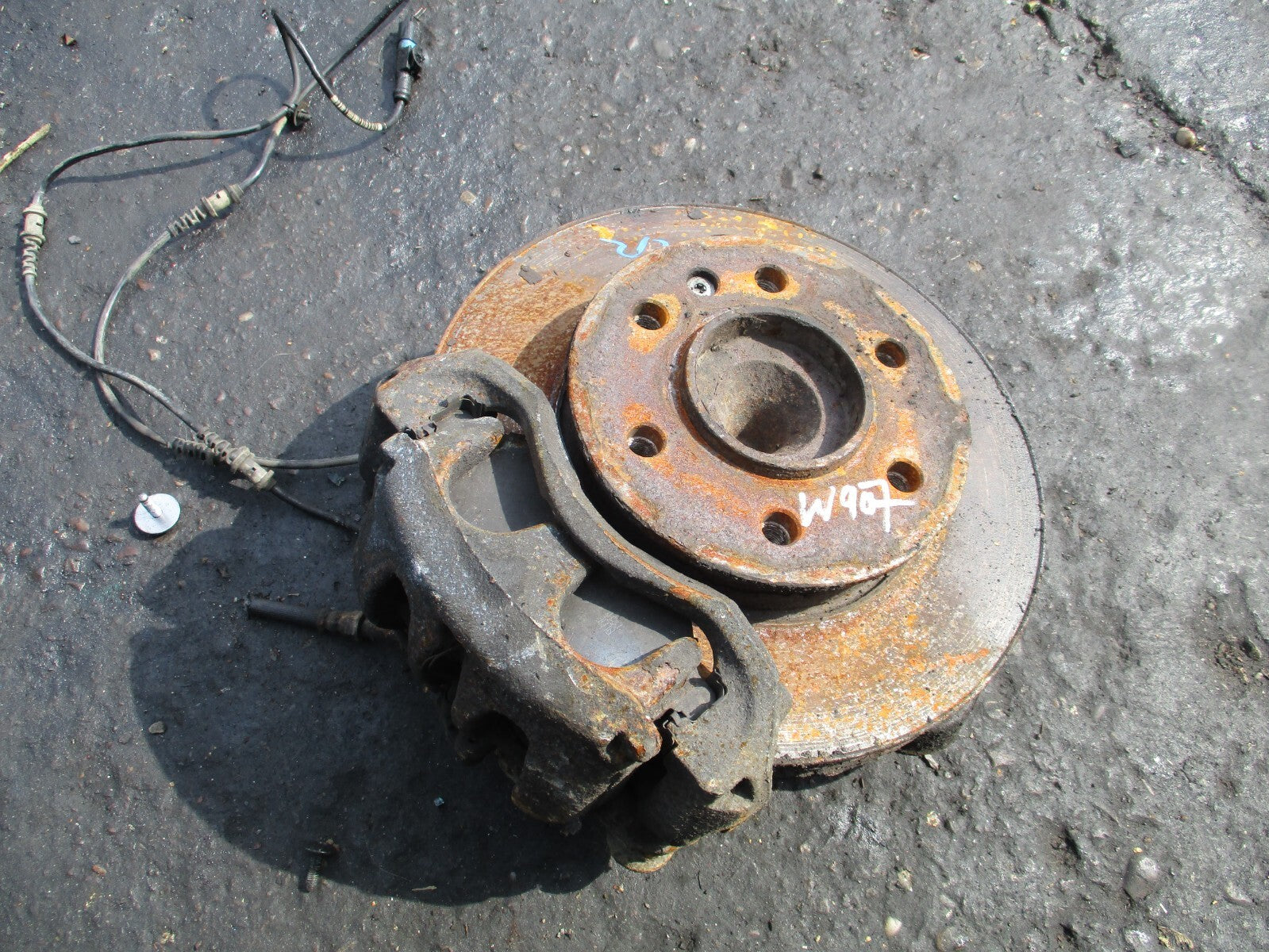 MERCEDES BENZ SPRINTER W907 2019 2.1 DIESEL OS DRIVER SIDE WHEEL BEARING HUB