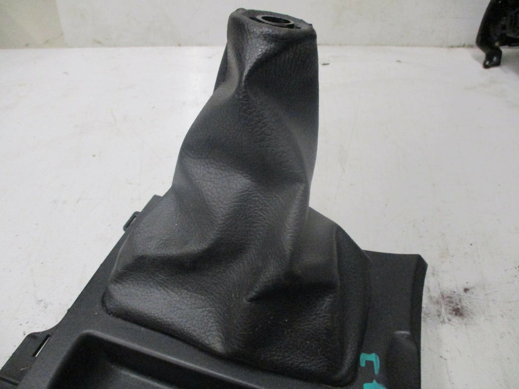 MAZDA 3 TS 2004 CENTRE CONSOLE GEAR STICK LEATHER GAITER SURROUND PLASTIC TRIM