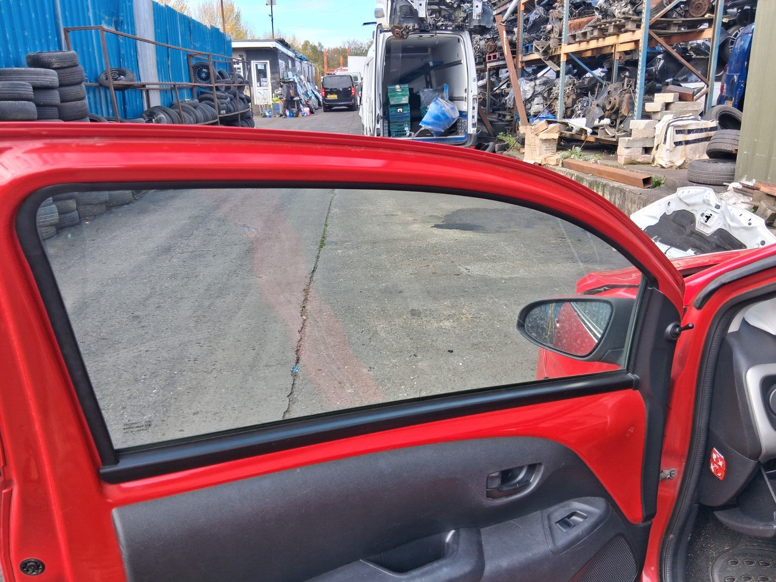 2016 PEUGEOT 108 MK2 NSF PASSENGER SIDE FRONT LEFT WINDOW GLASS