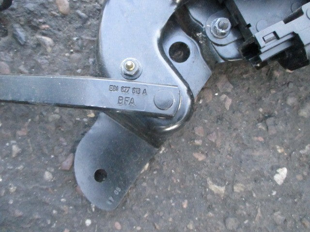 2005 RENAULT MEGANE OSR DRIVER SIDE REAR RIGHT CONVERTIBLE ROOF HINGE 8200468712