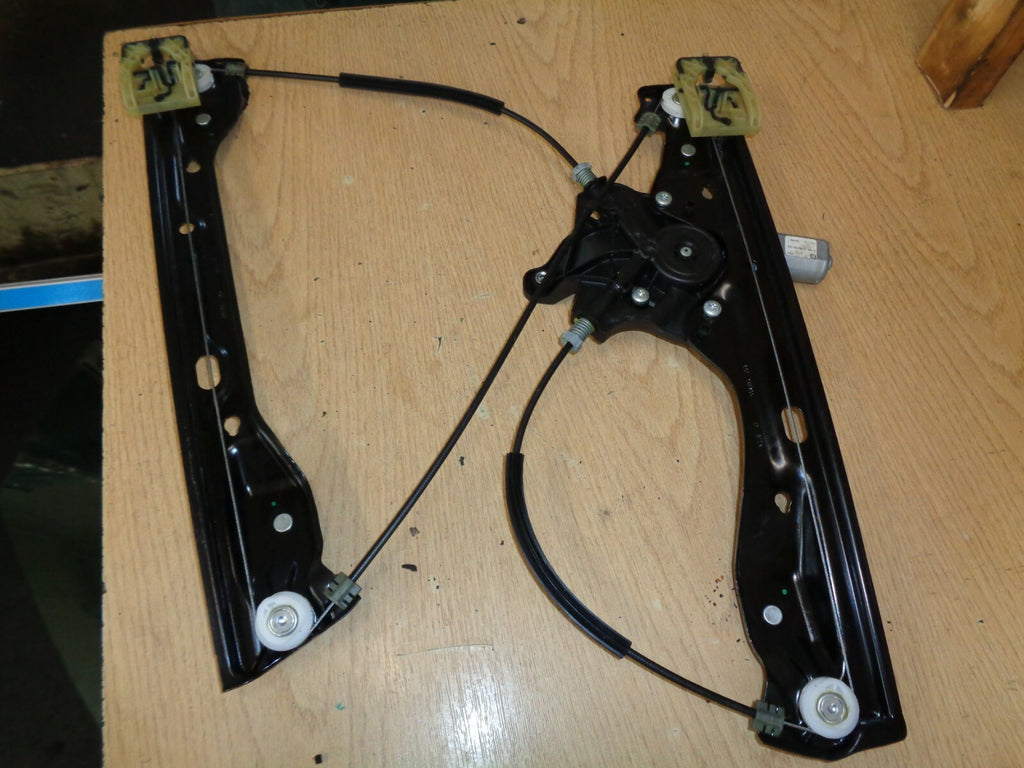 VAUXHALL ASTRA K MK7 2016-2019 DRIVER SIDE FRONT WINDOW REGULATOR MOTOR 13406674