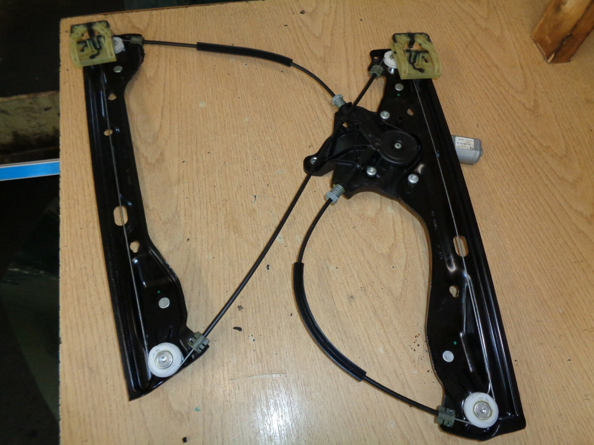 VAUXHALL ASTRA K MK7 2016-2019 DRIVER SIDE FRONT WINDOW REGULATOR MOTOR 13406674