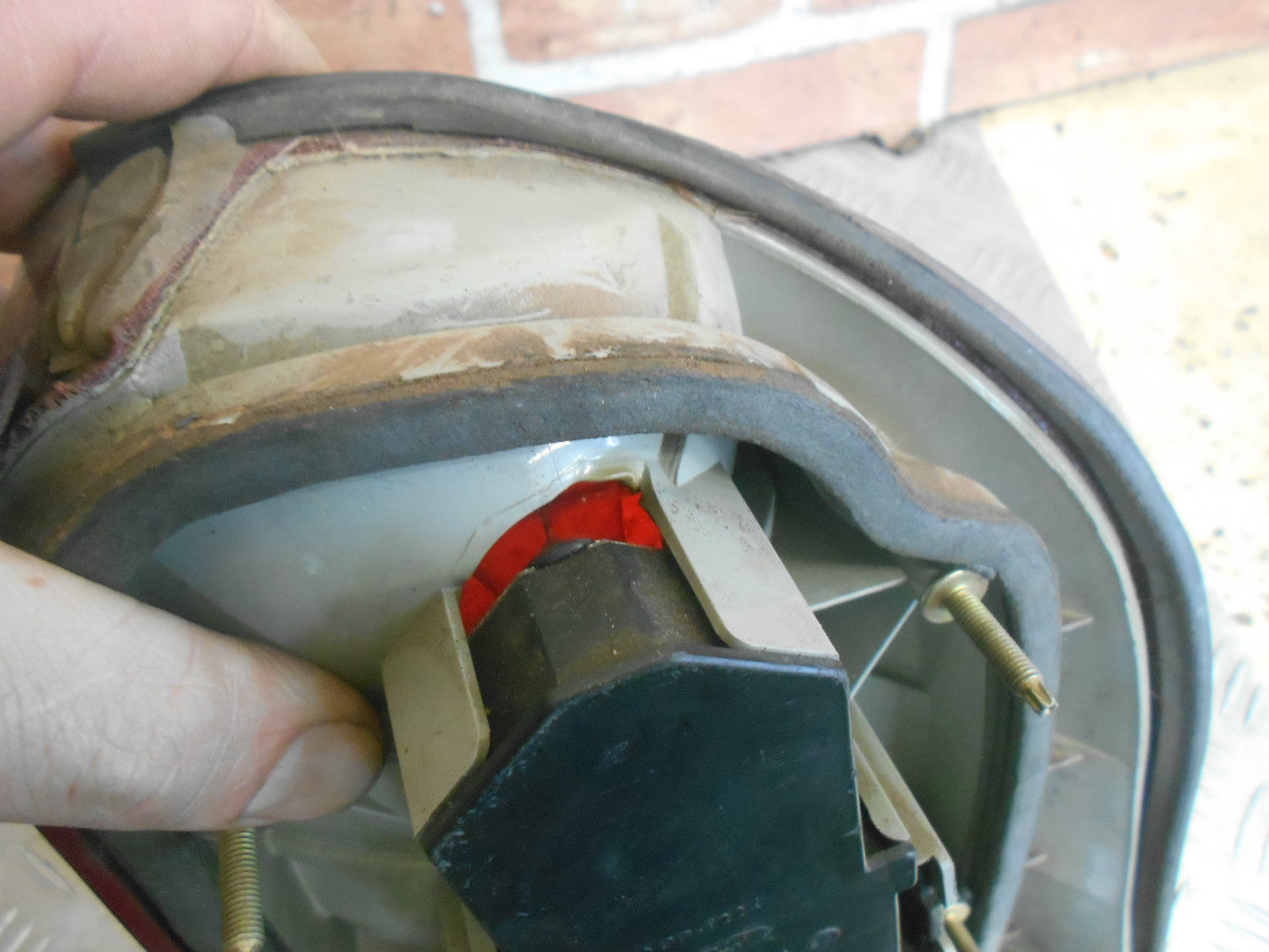 FORD MONDEO MK1 ESTATE 1994 NSR PASSENGER SIDE REAR BRAKE TAIL LIGHT
