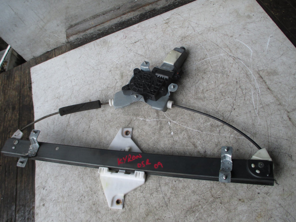 SSANGYONG KYRON 2009 2.0 DIESEL OSR DRIVER SIDE WINDOW MOTOR REGULATOR