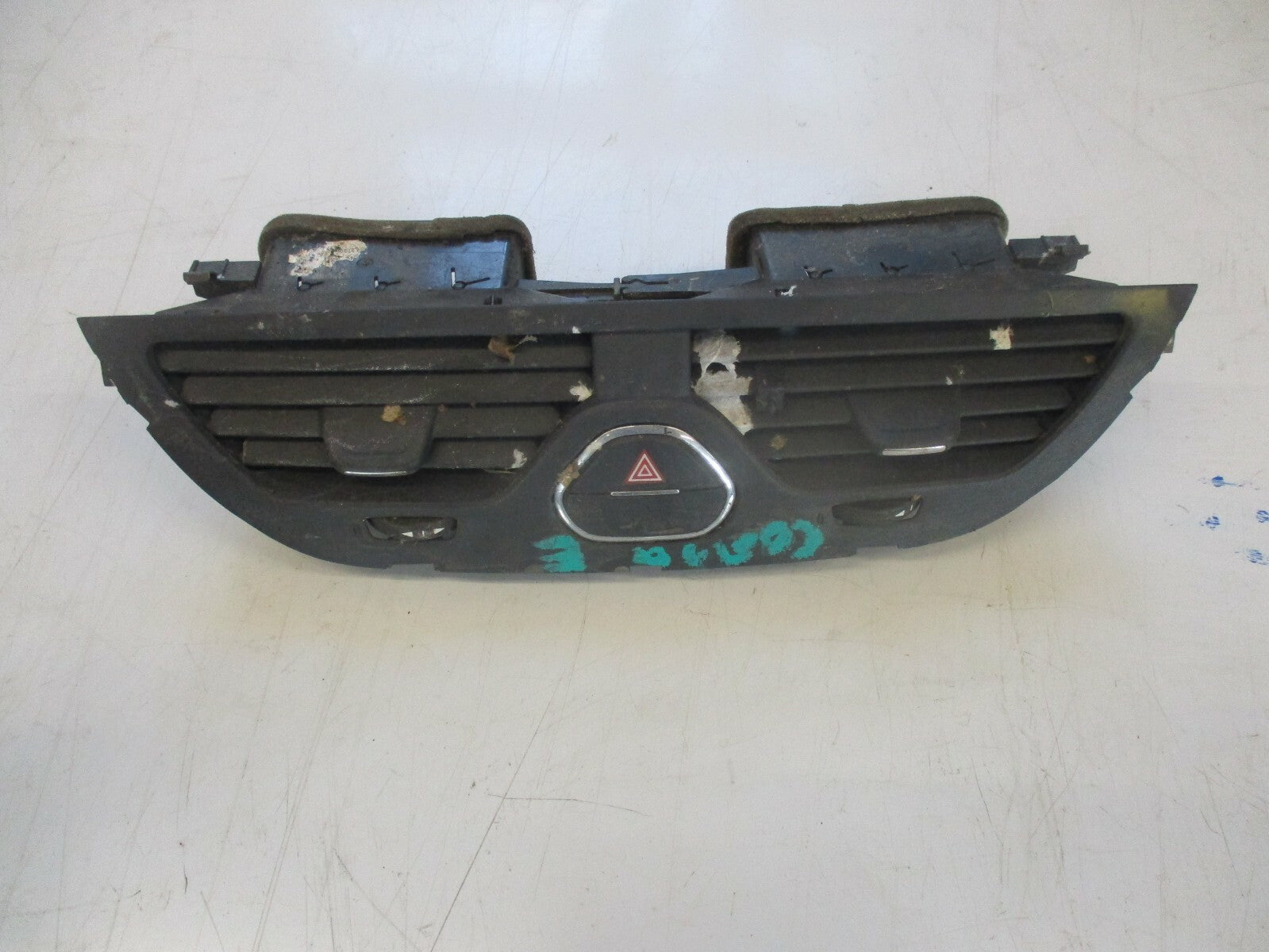 VAUXHALL CORSA E CENTRAL AIR VENTS PANEL TRIM & HAZARD SWITCH 13377949