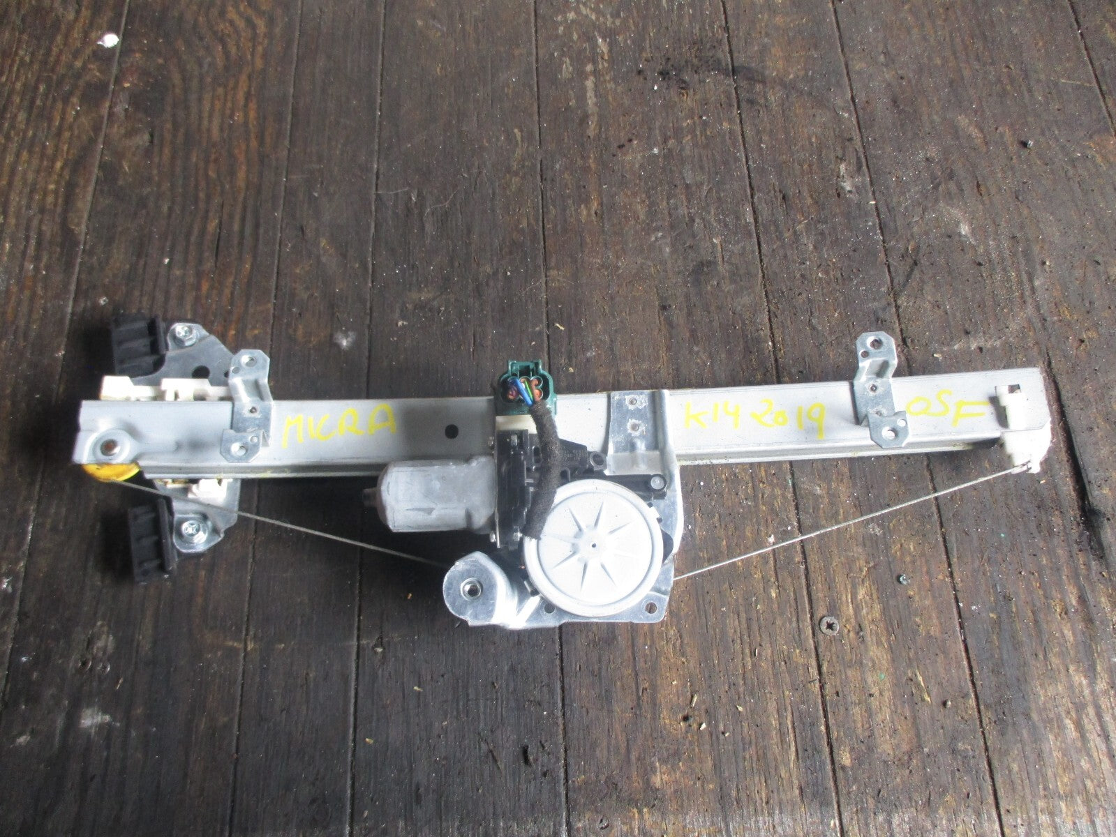 NISSAN MICRA K14 2019 OSF DRIVER SIDE FRONT WINDOW MOTOR REGULATOR