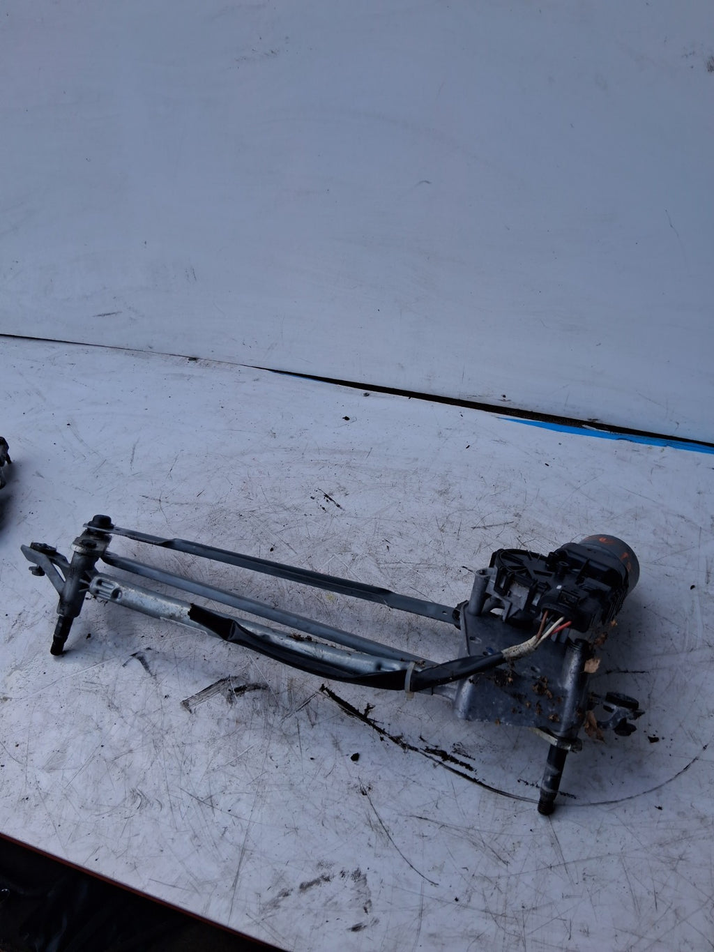 2013 PEUGEOT 208 FRONT WINDSCREEN WIPER MOTOR AND LINKAGE 0390241578