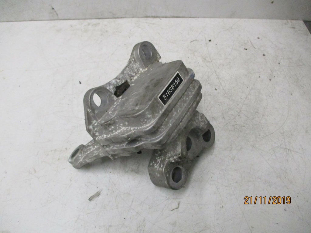 ALFA ROMEO GIULIETTA 1.4 PETROL 2017 ENGINE SUPPORT MOUNT BRACKET 51838159